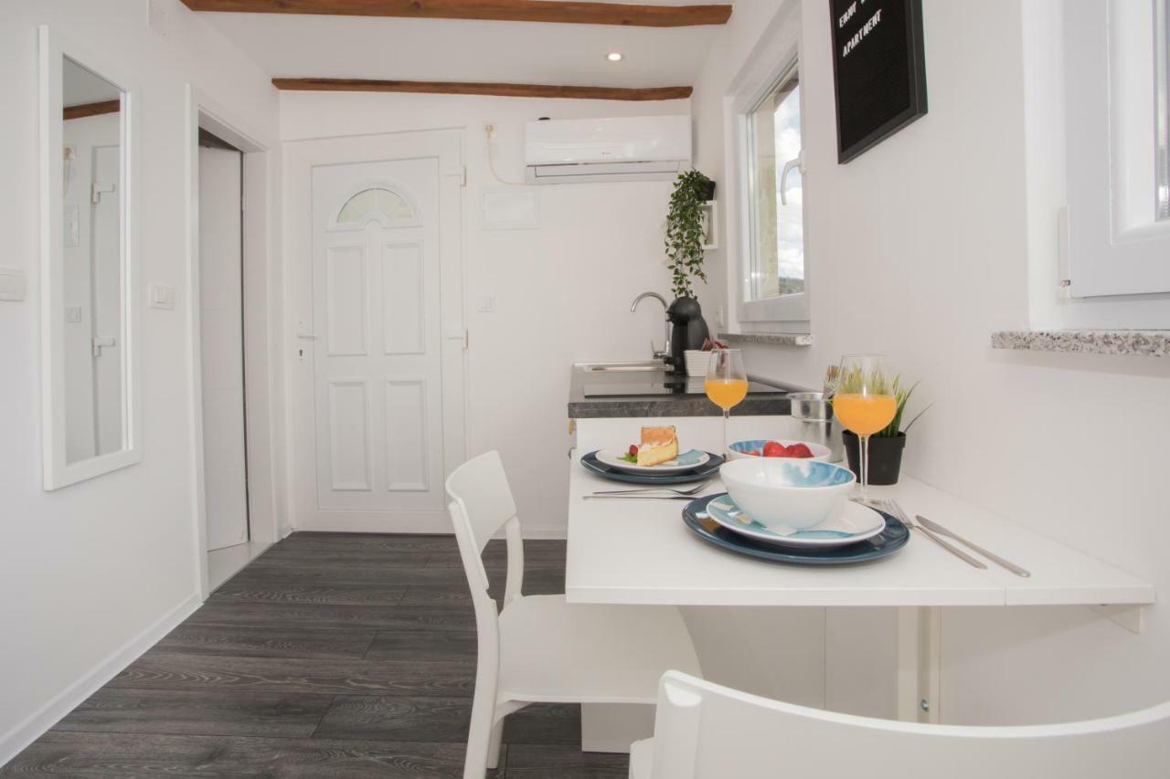 Studio Apartment Skatula Skradin Exterior foto
