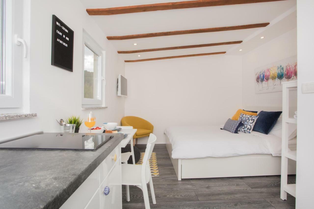 Studio Apartment Skatula Skradin Exterior foto